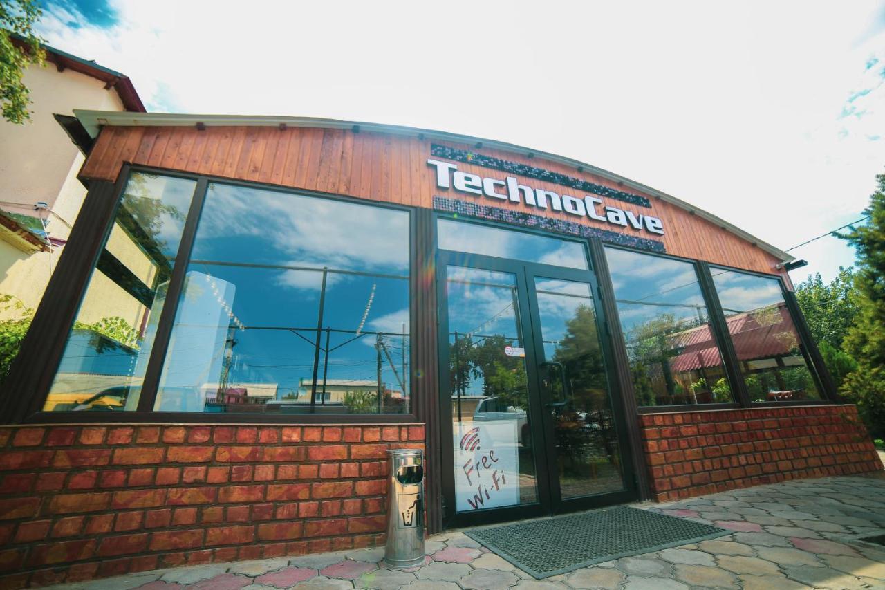 Capsule Hotel Technocave Бишкек Экстерьер фото
